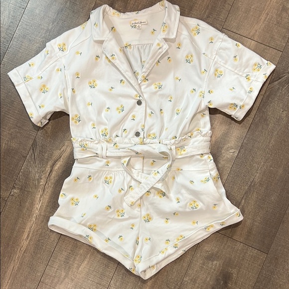 For love and lemons Waverly romper - Picture 2 of 9